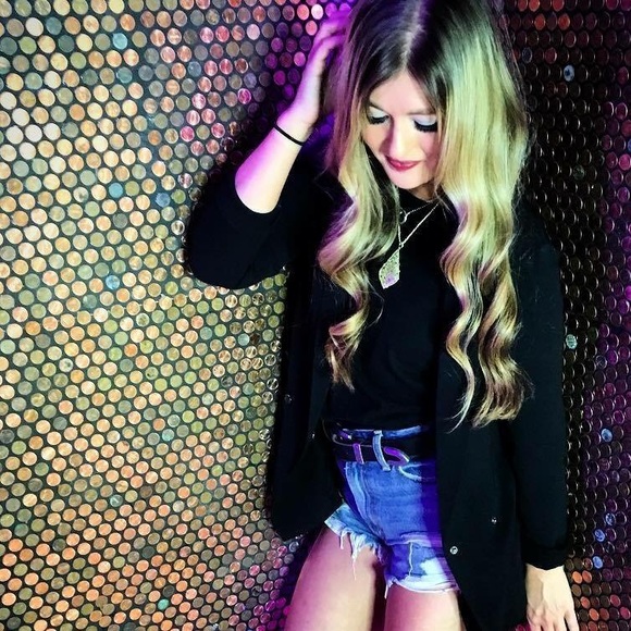 Meet your Posher, Amanda - Picture 1 of 1